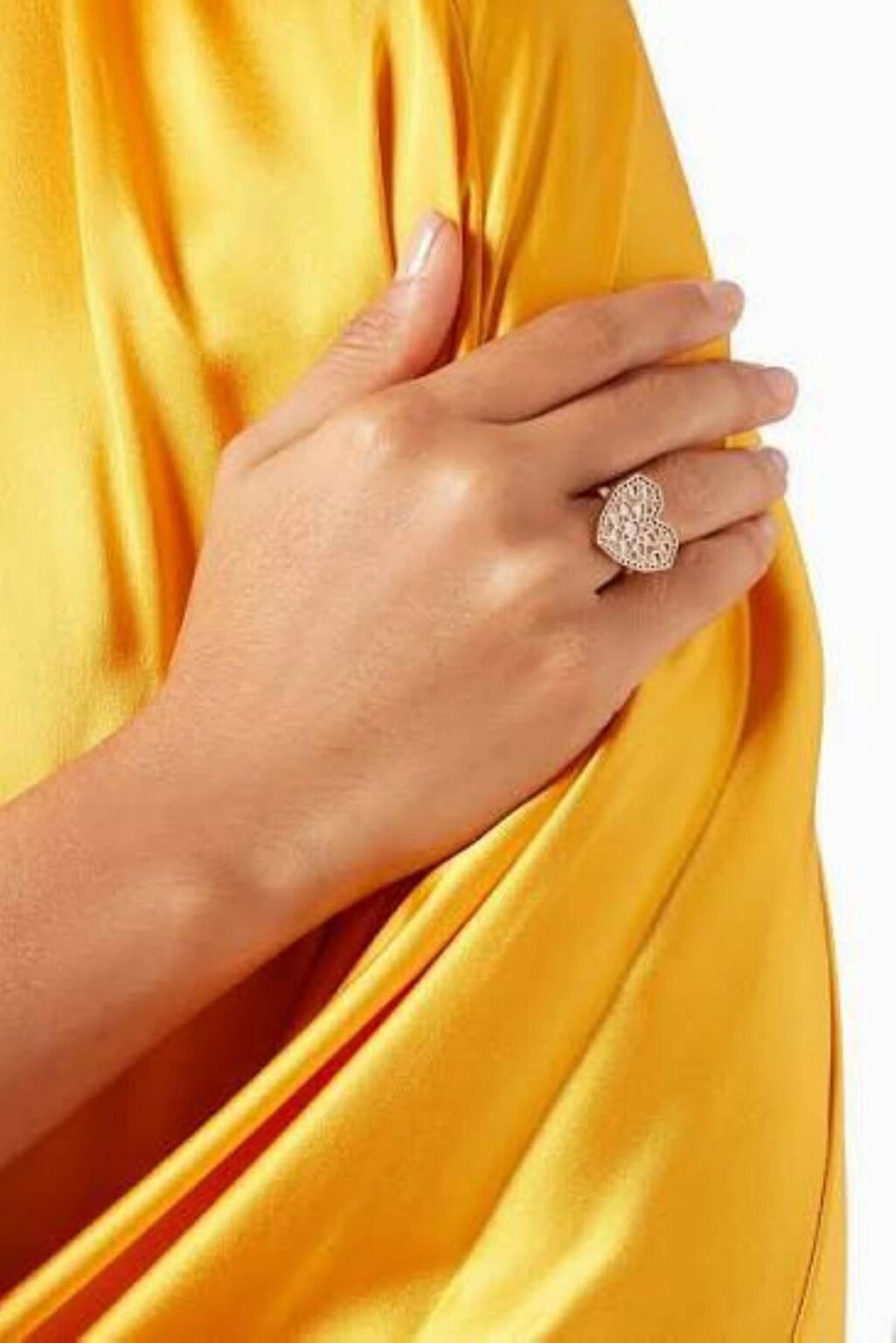 «حنية وعطف قلب الأم».. 4 أبراج قلوبهم من ذهب (هل برجك منهم؟) 4 أبراج قلوبهم من ذهب