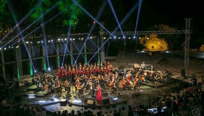 تونس.. مهرجان الحمامات يحتفي بـ60 عاما من الإبداع بعروض عالمية متنوعة مهرجان الحمامات الدولي في تونس