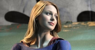 بطلة Supergirl الأصلية تشيد بـ ميلى ألكوك: قدمت كارا زور-إل بقوة وروح كوميدية