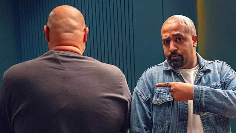 محمد أوتاكا يكشف تعرض والدته لحادث سير أليم.. "أرجوكم أدعوا لها"