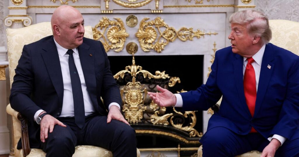 ترمب يلتقي جوزيف عون: لبنان يعاني من مشكلة حزب الله وسندعم الجيش ترمب يلتقي جوزيف عون: لبنان يعاني من مشكلة حزب الله وسندعم الجيش