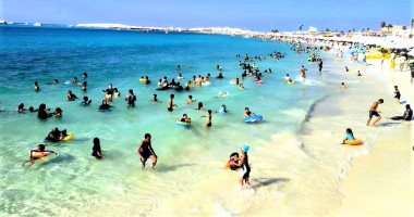 استمرار غلق شواطئ البحر المفتوح بمطروح واستقبال المصطافين بالمناطق الآمنة