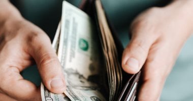 5 أبراج بيصرفوا فلوسهم بسرعة فى المصيف.. برجك بينهم؟ 5 أبراج بيصرفوا فلوسهم بسرعة فى المصيف.. برجك بينهم؟