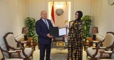 أخبار 24 ساعة.. وزير النقل يعين سيدة أسوان بشركة قطارات النوم أخبار 24 ساعة.. وزير النقل يعين سيدة أسوان بشركة قطارات النوم