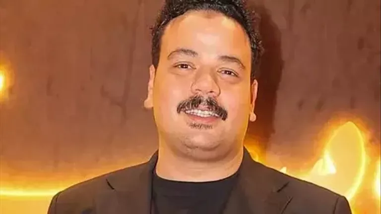 تعليق ساخر من مصطفى غريب على احتفالية منتخب مصر في استاد القاهرة تعليق ساخر من مصطفى غريب على احتفالية منتخب مصر في استاد القاهرة