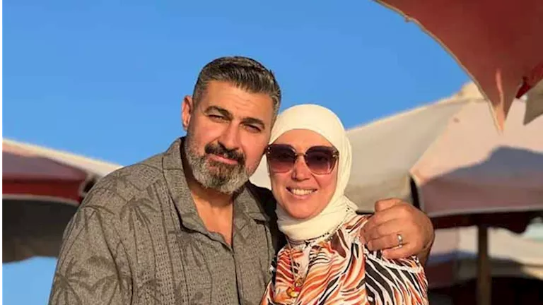 ياسر جلال يخطف الأنظار بصور جديدة مع زوجته في الإسكندرية ياسر جلال يخطف الأنظار بصور جديدة مع زوجته في الإسكندرية