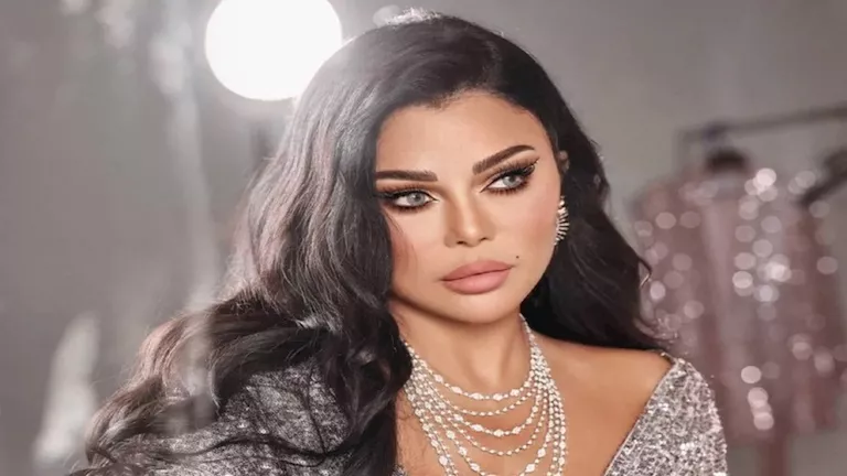 هيفاء وهبي تتصدر التريند بعد ظهورها بفستان وطرحه زفاف قبل حفل الأردن