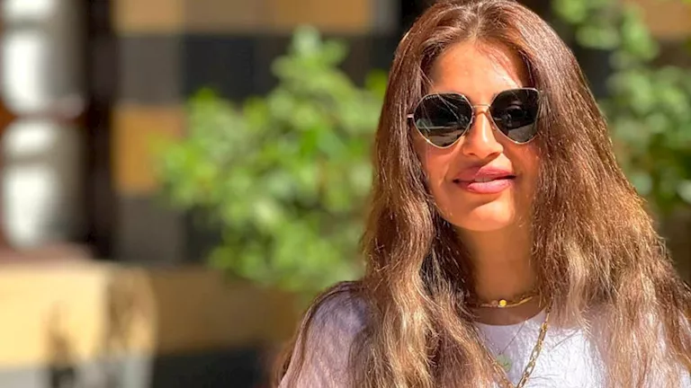 منة فضالي: “اتجوزت مرة في السر ووالدتي جالها شلل بسببي” منة فضالي: "اتجوزت مرة في السر ووالدتي جالها شلل بسببي"