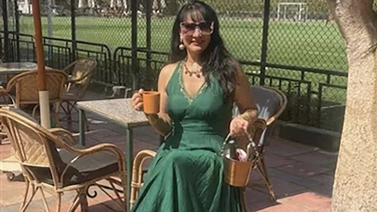 شاهد بالصور.. إطلالات غريبة ظهرت بها الفنانة سحر رامي