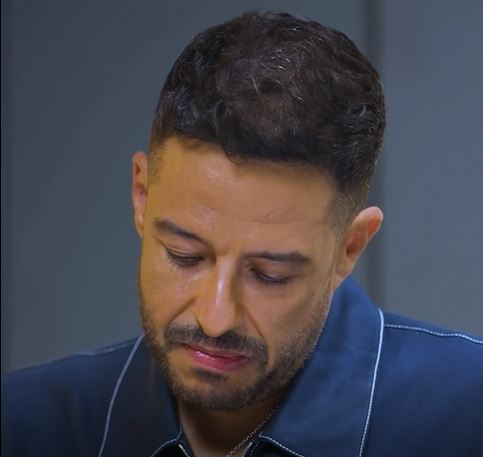 محمد حماقى يتاثر من الحديث عن والده