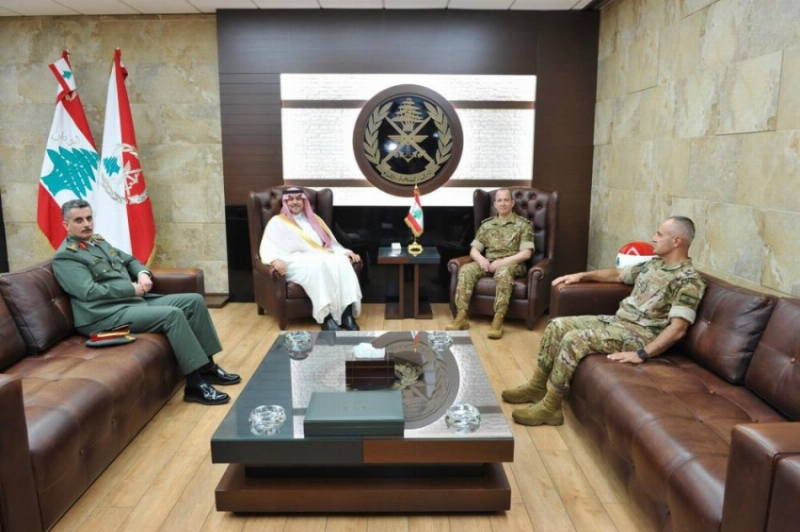 سفير المملكة لدى لبنان يلتقي قائد الجيش اللبناني سفير المملكة لدى لبنان يلتقي قائد الجيش اللبناني