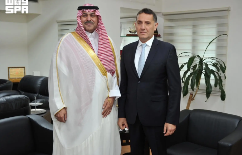 السفير الدوسري يلتقي رئيس شعبة المعلومات في قوى الأمن الداخلي ومدير المخابرات بالجيش اللبناني السفير الدوسري يلتقي رئيس شعبة المعلومات في قوى الأمن الداخلي ومدير المخابرات بالجيش اللبناني
