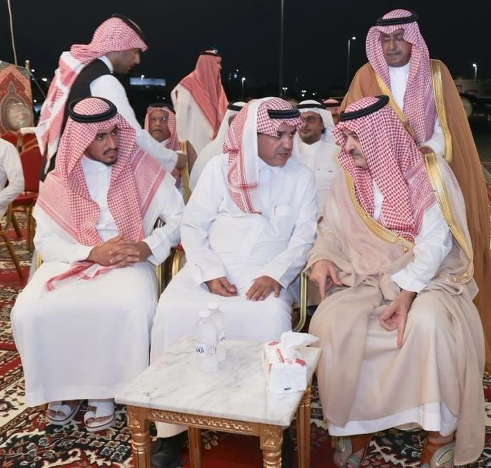 أمراء ومسؤولون يواسون أسرة الحسون في فقيدهم أحمد – أخبار السعودية أمراء ومسؤولون يواسون أسرة الحسون في فقيدهم أحمد - أخبار السعودية
