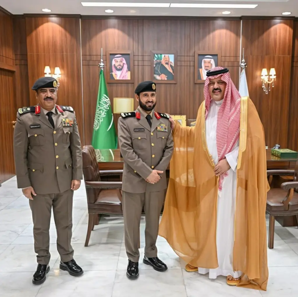 أمير حائل يُقلّد نائب مدير شرطة المنطقة والضباط رتبتهم الجديدة – أخبار السعودية أمير حائل يُقلّد نائب مدير شرطة المنطقة والضباط رتبتهم الجديدة - أخبار السعودية