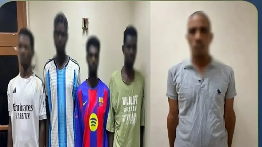 شاحنة «أحجار الذهب» في قبضة الأمن المصري – أخبار السعودية شاحنة «أحجار الذهب» في قبضة الأمن المصري - أخبار السعودية