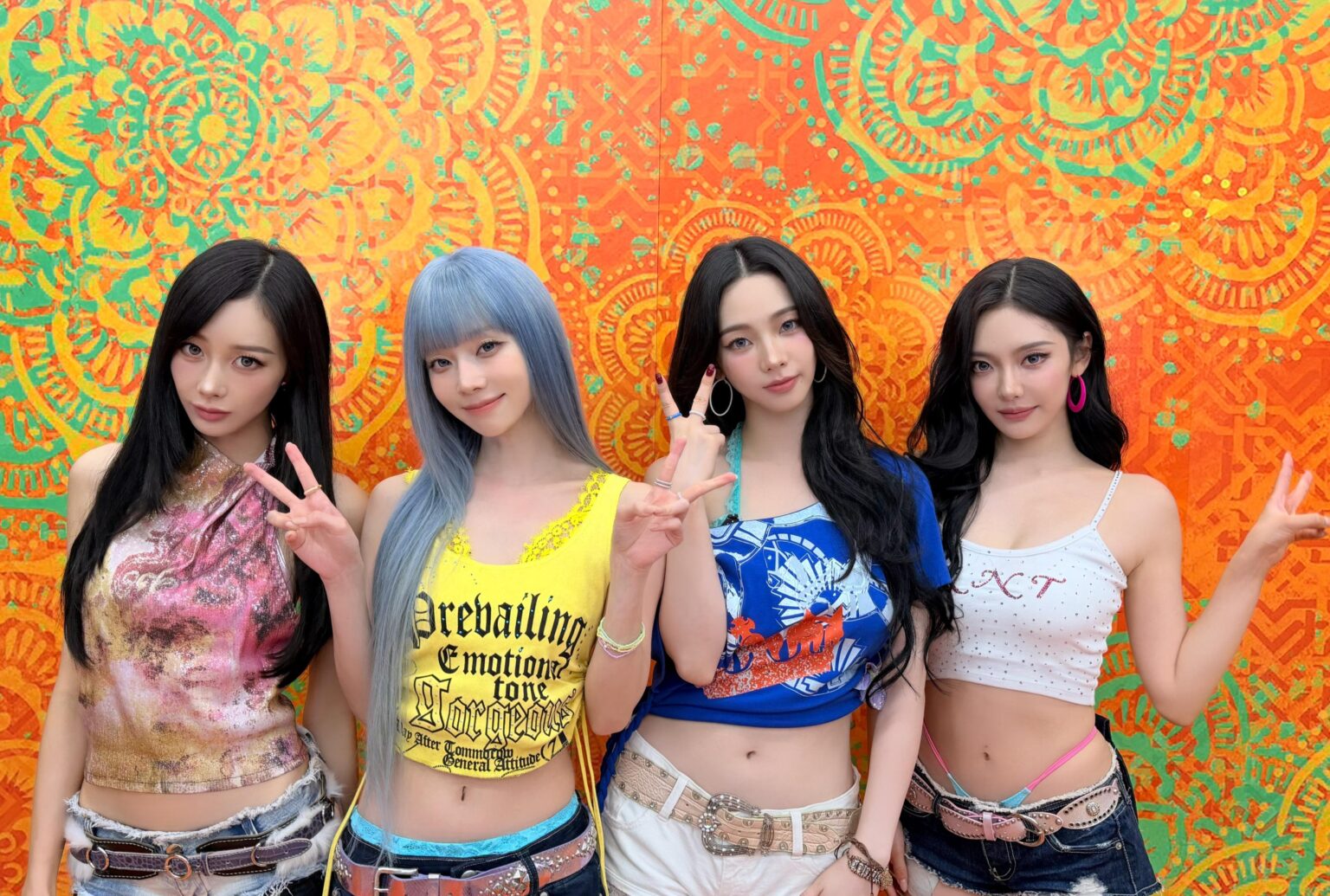 260723 تحديث تويتر aespa JAPAN - شكرًا لمتابعتكم لبرنامج Fuji TV "STAR" 💫 كيف أعجبتك أغنيتنا الجديدة "KISS N TELL" التي تم عرضها على التلفزيون لأول مرة؟ أخيرًا، يصادف غدًا إصدار الألبوم المصغر الأول لفرقة aespa في اليابان ✨ نأمل أن تستمعوا إليه كثيرًا! 💋🎶