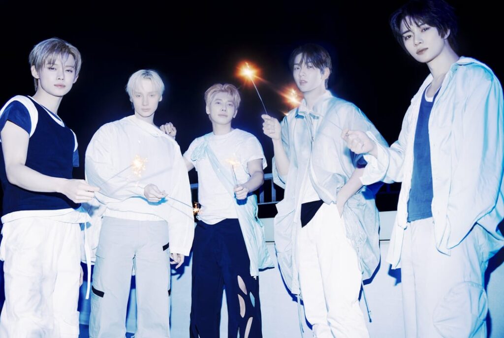 TXT (TOMORROW X TOGETHER) – الأغنية المنفردة اليابانية الخامسة “Setsuna Hanabi” (الصورة المفاهيمية – إصدار Sparks.: المجموعة) TXT (TOMORROW X TOGETHER) - الأغنية المنفردة اليابانية الخامسة "Setsuna Hanabi" (الصورة المفاهيمية - إصدار Sparks.: المجموعة)