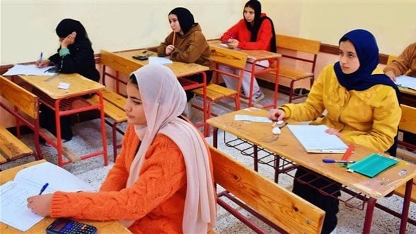 آلام الولادة تفاجئ طالبة ثانوية عامة أثناء امتحان الانجليزي بإحدى اللجان بالدقي آلام الولادة تفاجئ طالبة ثانوية عامة أثناء امتحان الانجليزي بإحدى اللجان بالدقي