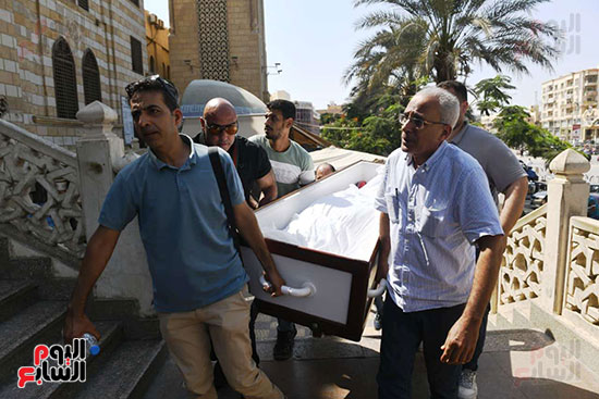 تشييع جثمان الفنان أحمد جلال عبد القوى (17)