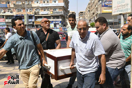 تشييع جثمان الفنان أحمد جلال عبد القوى (11)