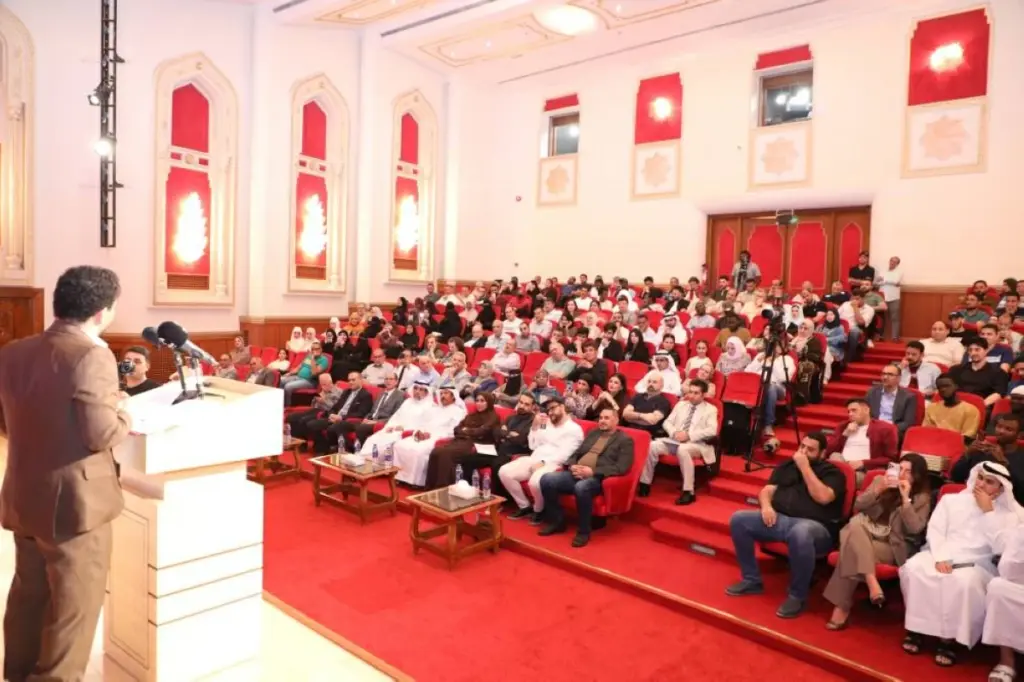 أثر المعنى يتجول في بيت الشعر