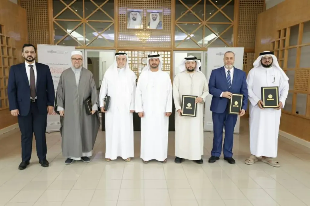 «إسلامية الشارقة» تكرم محاضري الدورة العلمية «إسلامية الشارقة» تكرم محاضري الدورة العلمية