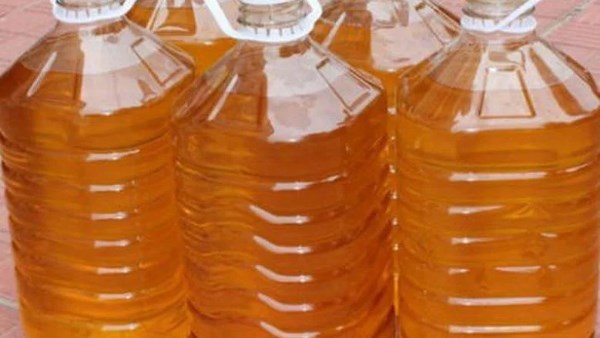 من مخلفات الدواجن إلى مائدة المصريين .. كيف تتحول الزيوت المجهولة لقنبلة صحية؟ من مخلفات الدواجن إلى مائدة المصريين .. كيف تتحول الزيوت المجهولة لقنبلة صحية؟