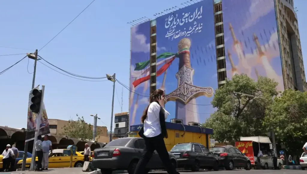 قطر تُعلن تقدّماً ‘إيجابياً’ في المفاوضات الأميركية–الإيرانية… وجولة جديدة قريباً قطر تُعلن تقدّماً 'إيجابياً' في المفاوضات الأميركية–الإيرانية... وجولة جديدة قريباً