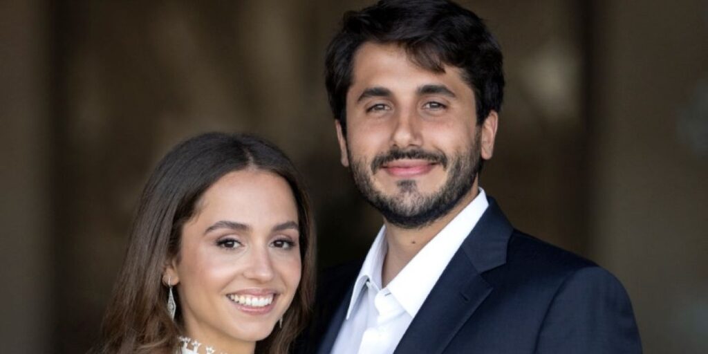 بعد إعلان حملها الثاني.. أجمل مجوهرات الأميرة إيمان بتنسيق ملكي ناعم بعد إعلان حملها الثاني.. أجمل مجوهرات الأميرة إيمان بتنسيق ملكي ناعم
