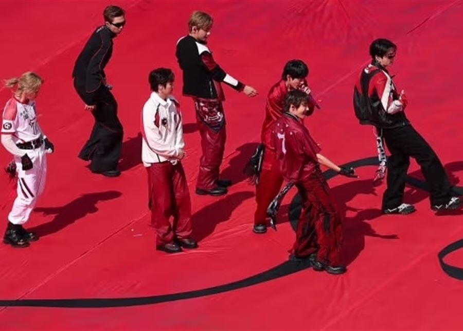 BTS تلهب حماس الجمهور في نهائي المونديال.. وظهور مفاجئ لكريس مارتن BTS تلهب حماس الجمهور في نهائي المونديال.. وظهور مفاجئ لكريس مارتن