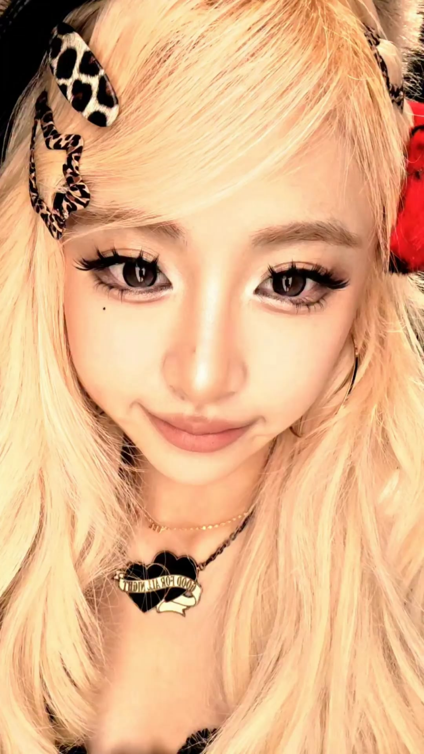 260718 تحديث LE SSERAFIM على TikTok مع Huh Yunjin - سأكون هناك من أجلك