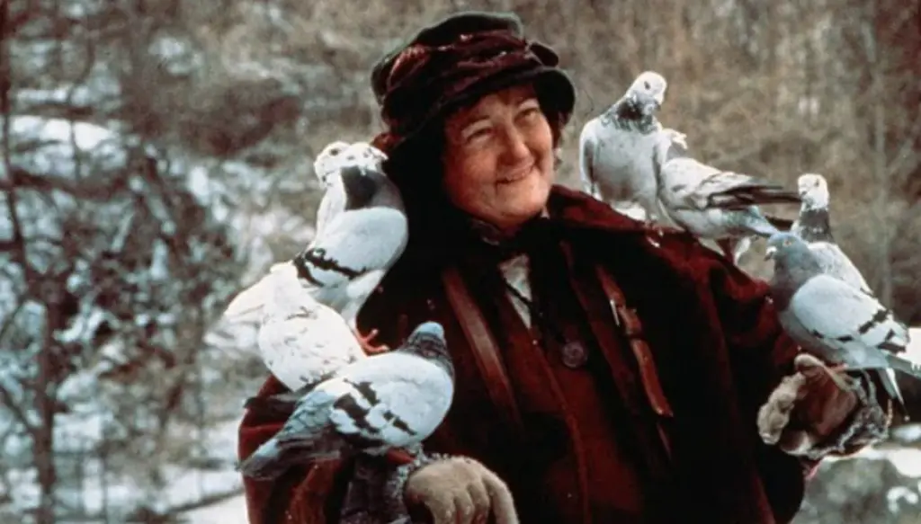 وفاة بريندا فريكر… ‘سيدة الحمام’ في Home Alone 2 وفاة بريندا فريكر... 'سيدة الحمام' في Home Alone 2