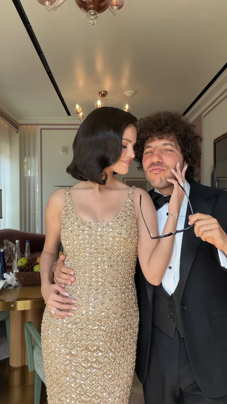 سيلينا غوميز مع زوجها بيني بلانكو في زفاف تايلور سويفت (انستغرام)