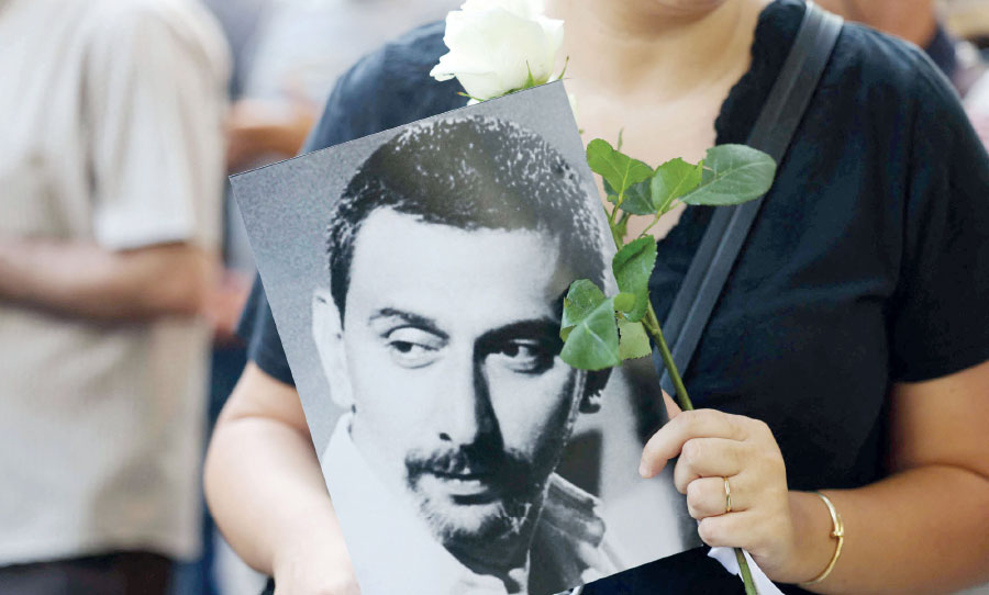 زياد الرحباني في شارع الحمرا «هيدي بس تحية… وبس» زياد الرحباني في شارع الحمرا «هيدي بس تحية... وبس»