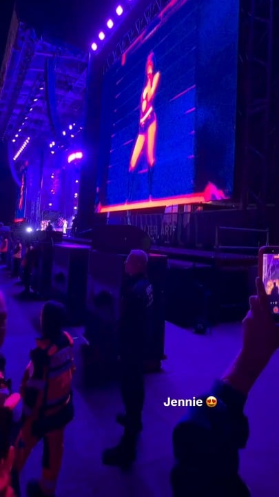 260705 تحديث قصة Jade Thirlwall على IG مع جيني