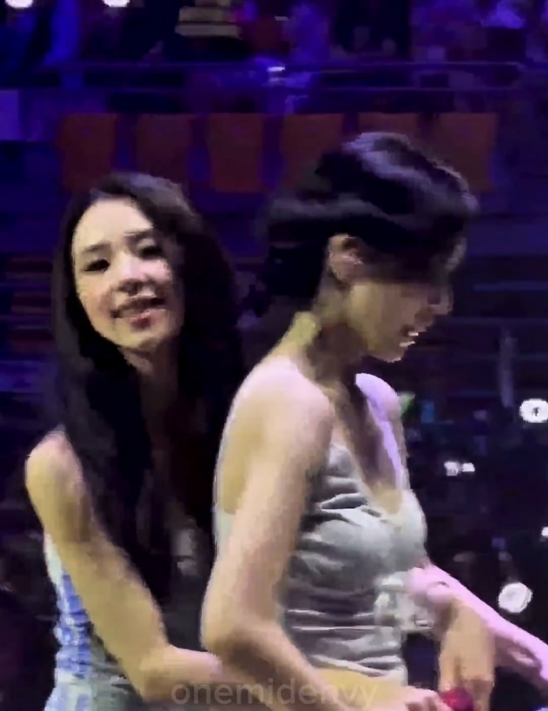 فقط MiChaeng، يقوم بأشياء MiChaeng..