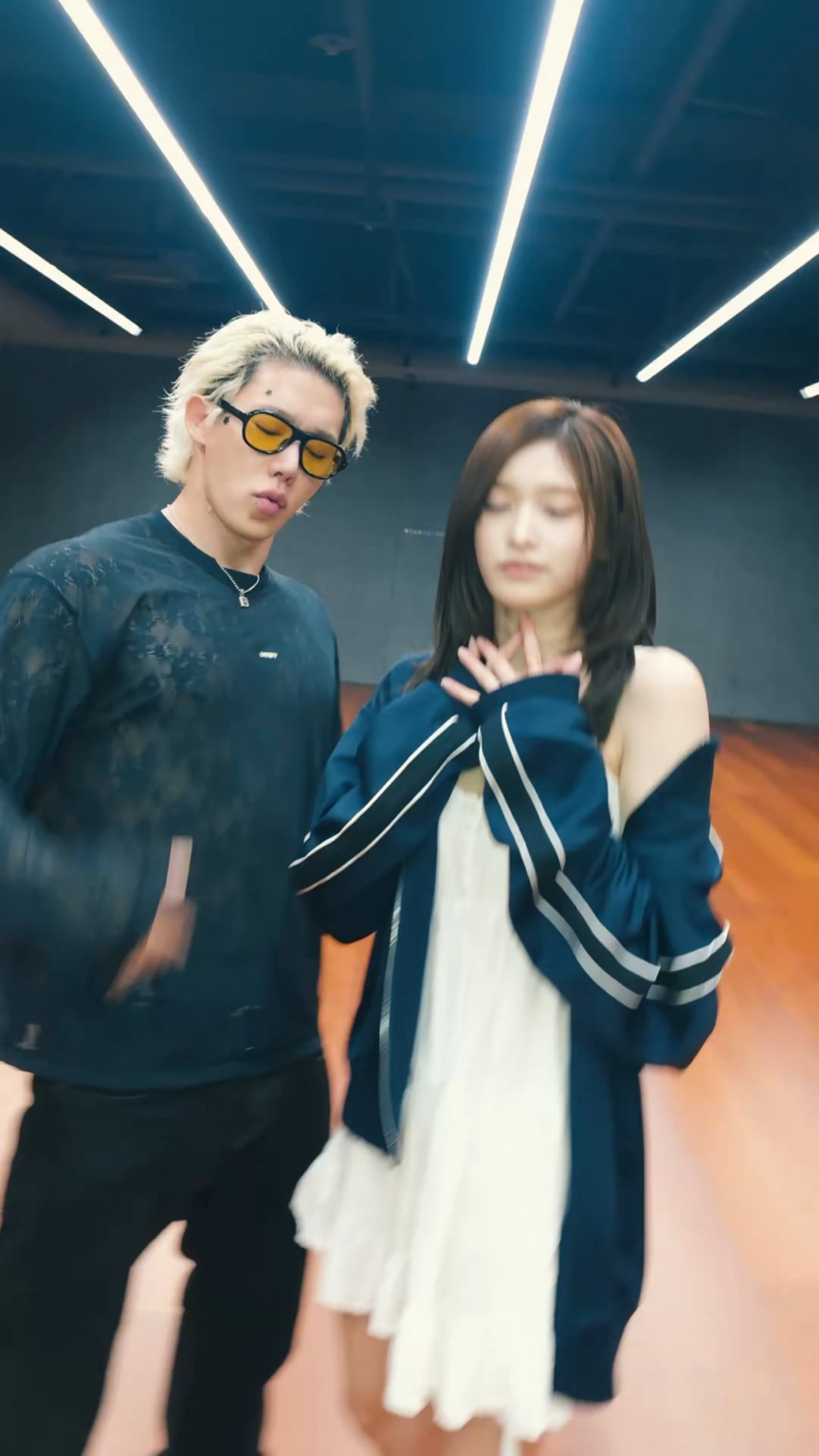 260722 تحديث WONHO الرسمي على TikTok مع Leeseo - #DontWakeMeUp مع Wonho (تحدي لا توقظني!)