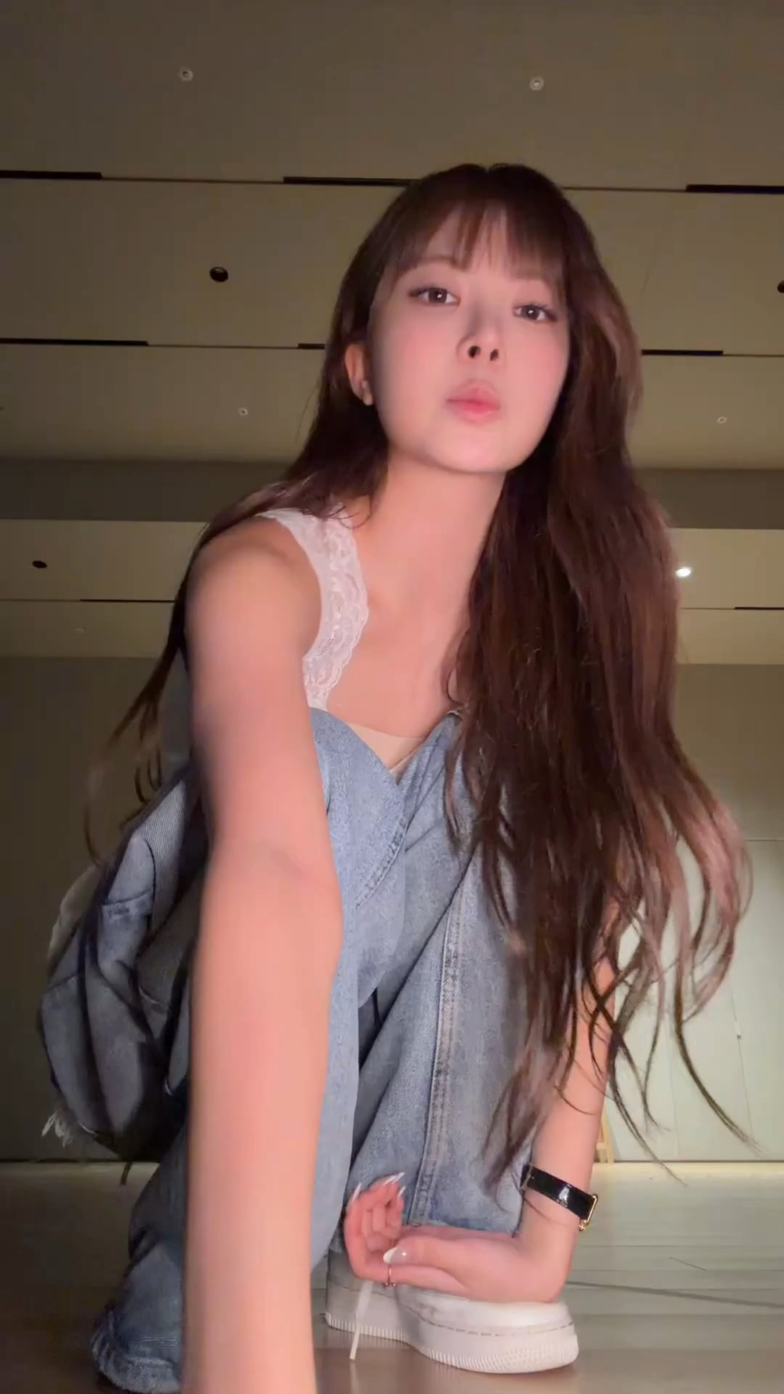 260716 تحديث LE SSERAFIM على TikTok مع Hong Eunchae - المفارقة التي أحببتها 🤍 (تحدي المفارقة)