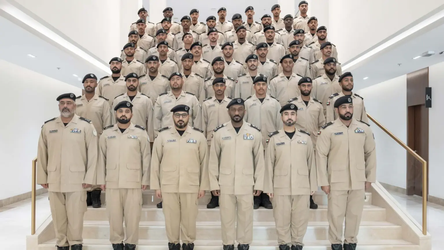 الحرس الأميري يحتفل بخريجي دورة الإعداد العسكري الرابعة الحرس الأميري يحتفل بخريجي دورة الإعداد العسكري الرابعة