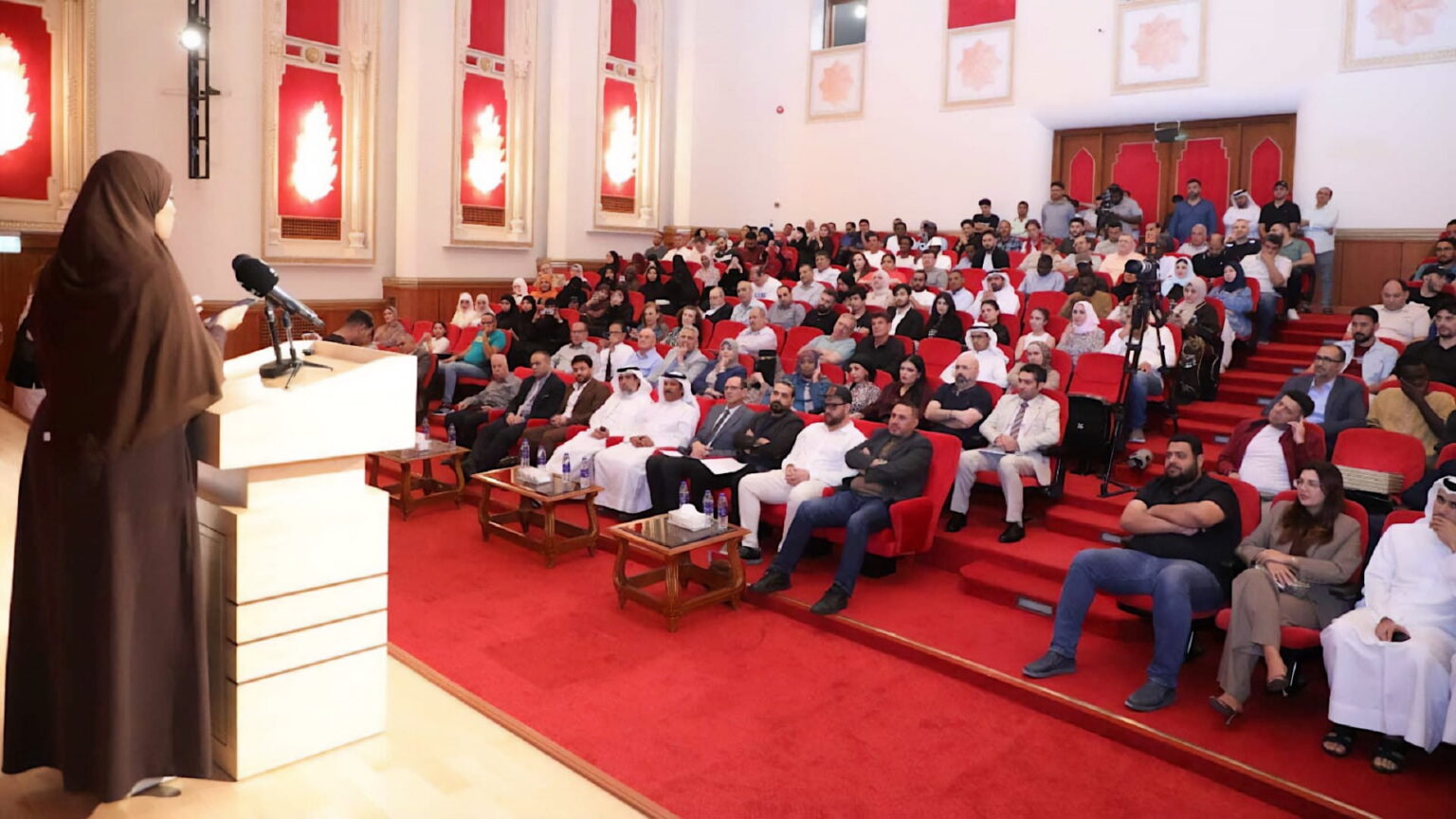 بيت الشعر ينظم أمسية لقصائد على إيقاعات التأمل والحياة بيت الشعر ينظم أمسية لقصائد على إيقاعات التأمل والحياة