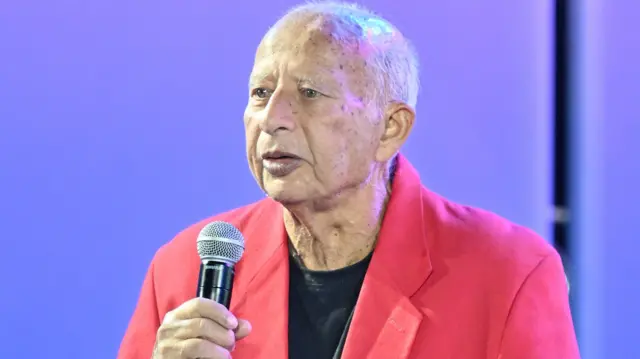 الموسيقار المصري هاني شنودة خلال إحيائه حفلاً على هامش فعاليات مؤتمر "هيا هَب"، المتخصص في الأزياء والجمال وأسلوب الحياة، في منطقة جاكس بالعاصمة السعودية الرياض، 3 نوفمبر/تشرين الثاني 2024. (غيتي)