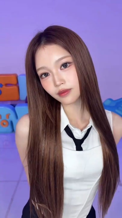 260706 تحديث izna الرسمي على TikTok مع Jeong Saebi - إذن هذا هو أنا🖤 (أنا التحدي)