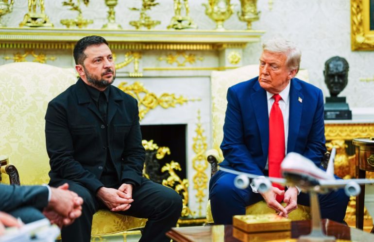 epa12308624 United States President Donald J Trump (R) meets President of Ukraine Volodymyr Zelensky (L) in the Oval Office of the White House in Washington, DC, USA, 18 August 2025. European Leaders are at the White House in support of President Zelenskyy following President Trump’s meeting with President Vladimir Putin of Russia in Anchorage, Alaska, USA, on August 15, 2025. EPA/AARON SCHWARTZ / POOL