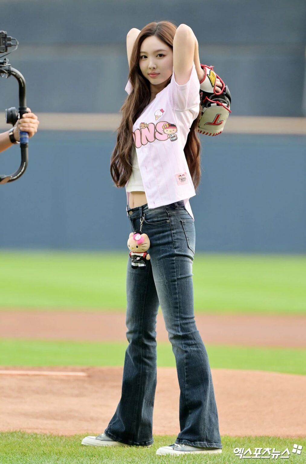 260704 تحديث موقع Xportsnews – نايون من TWICE تلقي أول رمية احتفالية في مباراة Shinhan SOL KBO League لعام 2026