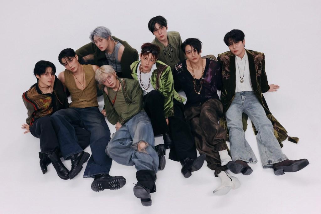 فرقة ATEEZ تحقق المركز الأول في مخطط Billboard 200 مع أغنية ‘GOLDEN HOUR: Part.5’