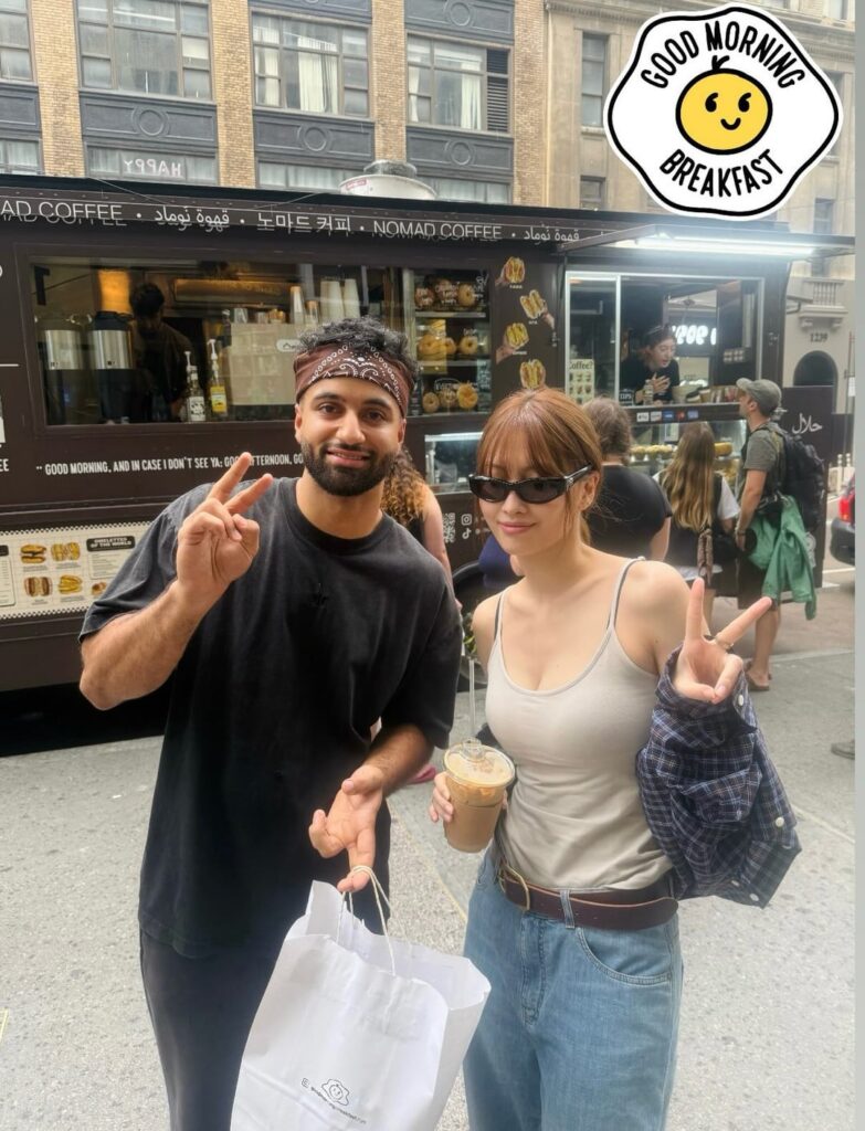 260718 تحديث Instagram لـgoodmorningbreakfast.nyc - الإفطار لذيذ جدًا وكان على @momo أن يتناوله مرتين! شكرًا لك مومو على حضورك إفطار صباح الخير!