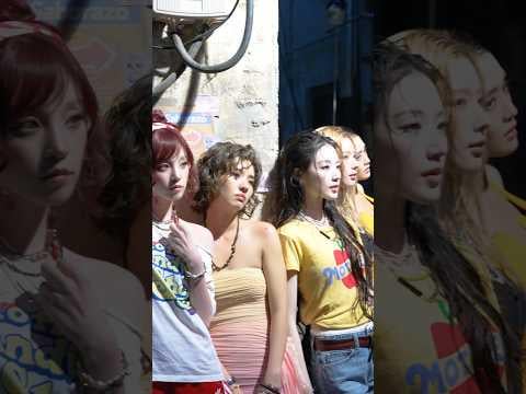 260703 صورة مفهوم "Gimme Dat Love" خلف رقم 2
