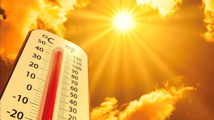 الأرصاد تحذر من موجة حارة تبلغ 50 درجة مئوية على المنطقة الشرقية الأرصاد تحذر من موجة حارة تبلغ 50 درجة مئوية على المنطقة الشرقية