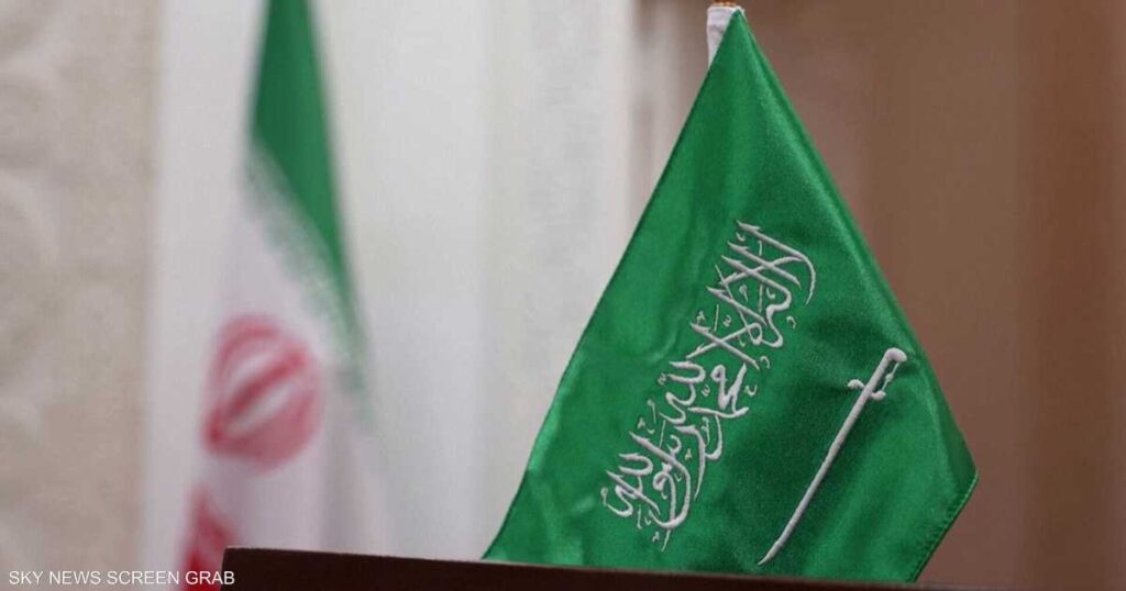 وزيرا خارجية السعودية وإيران يبحثان جهود خفض التصعيد وزيرا خارجية السعودية وإيران يبحثان جهود خفض التصعيد