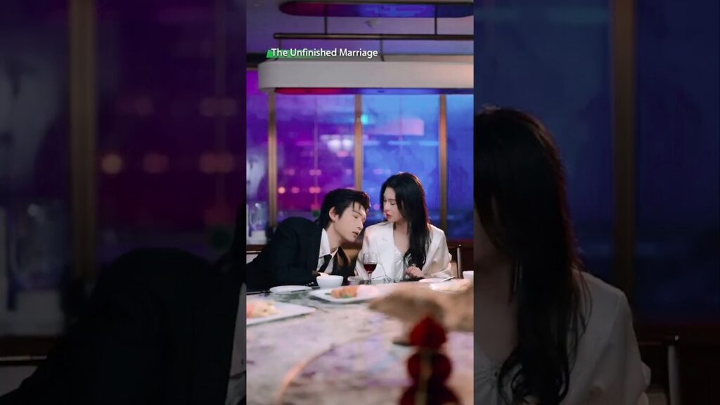 لم يحتاجا إلى إعلان العلاقة… أصابعهما المتشابكة قالت كل شيء. 🤭 #verticaldrama #shortdrama #cdrama